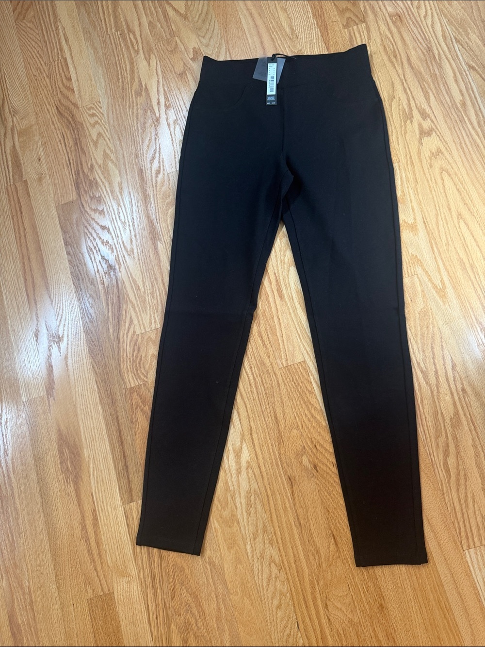 Tahari Black Pull-On Jegging Style Pants
